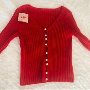 RIBBED RED TOP WITH PEARL BUTTONS